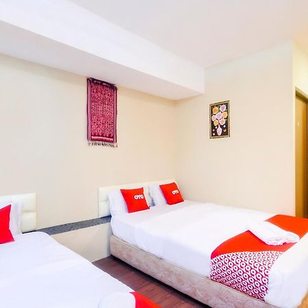 Oyo 44017 L & C Premium Stay Kuching Dış mekan fotoğraf