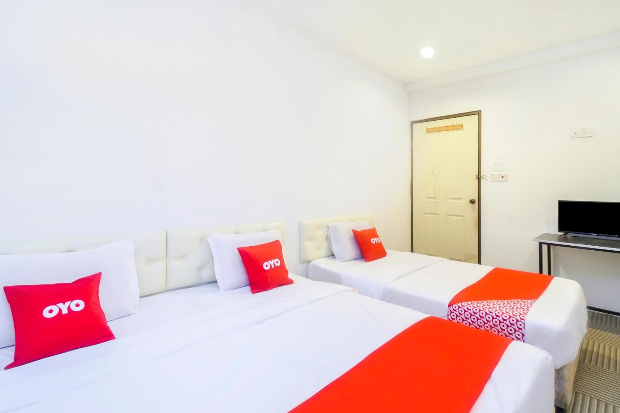 Oyo 44017 L & C Premium Stay Kuching Dış mekan fotoğraf