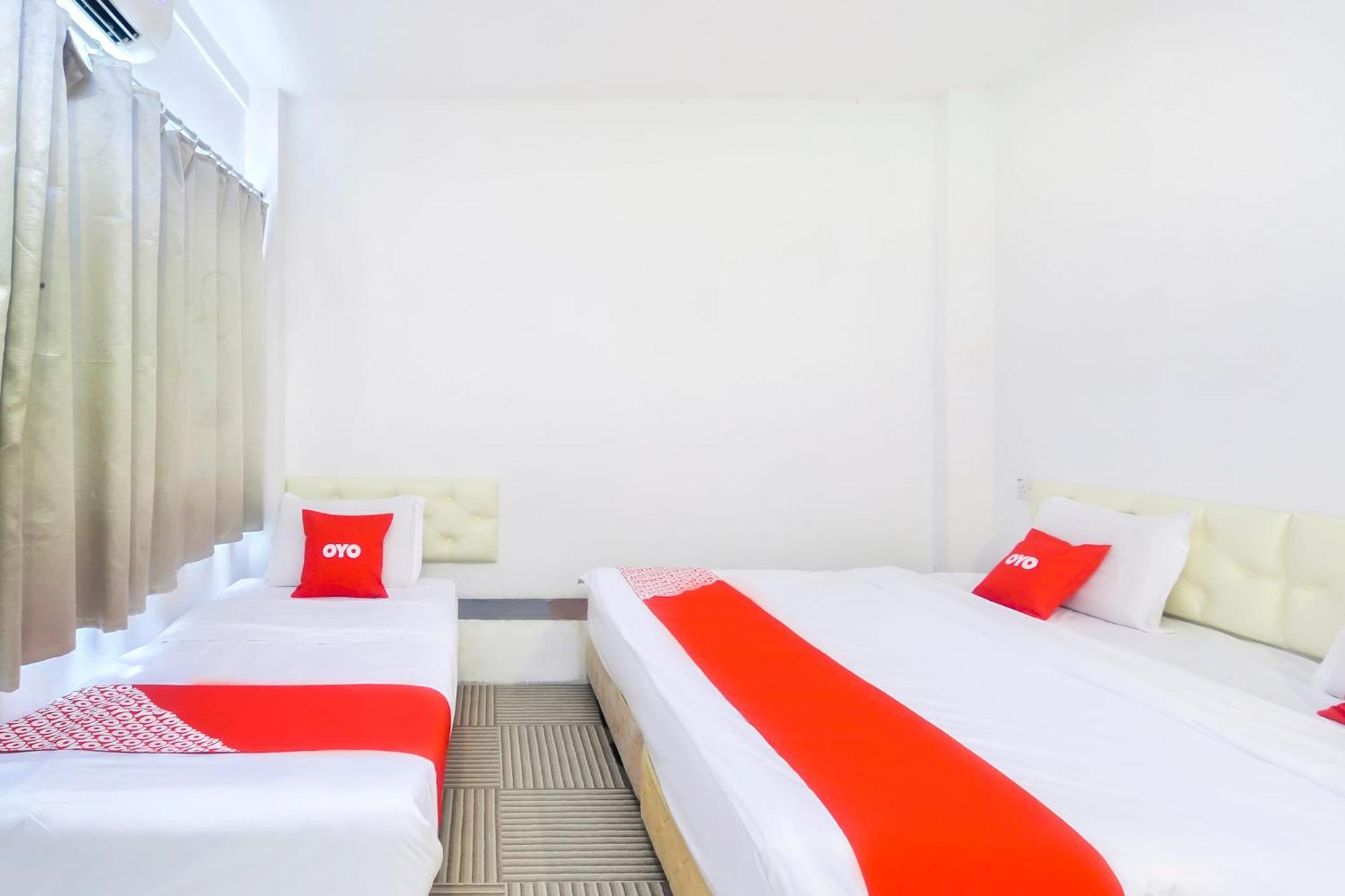 Oyo 44017 L & C Premium Stay Kuching Dış mekan fotoğraf