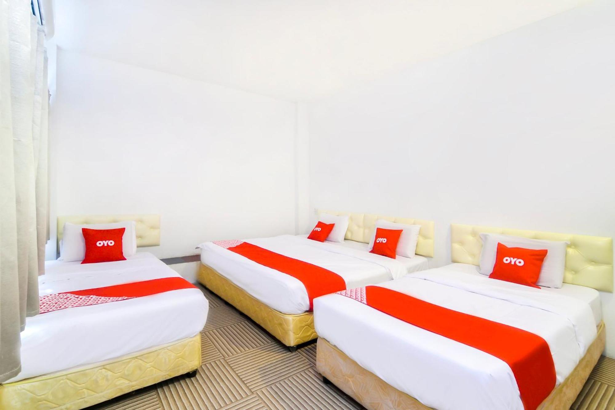 Oyo 44017 L & C Premium Stay Kuching Dış mekan fotoğraf