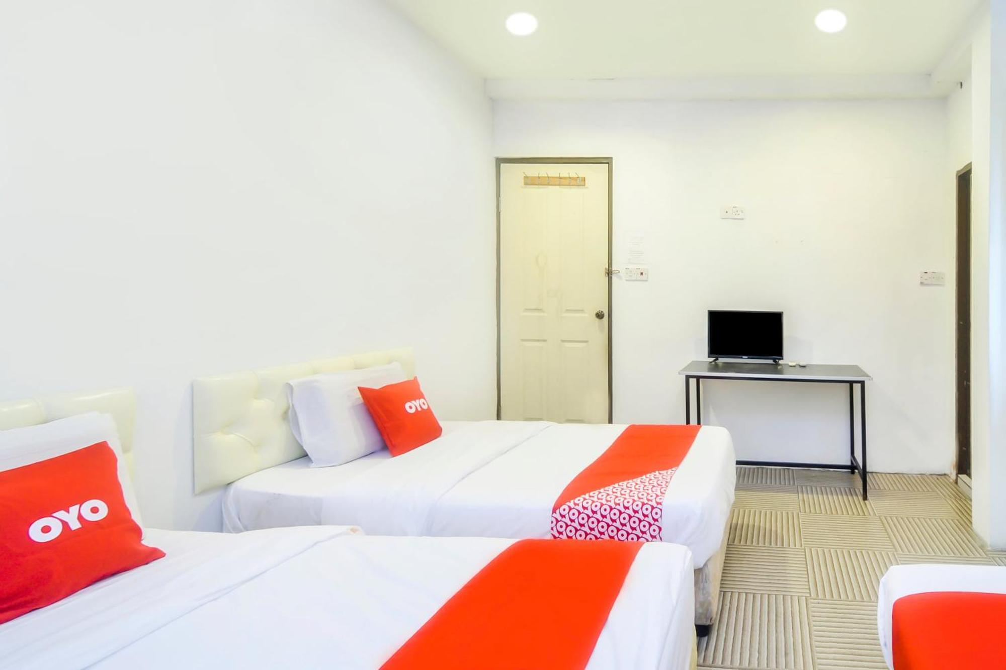 Oyo 44017 L & C Premium Stay Kuching Dış mekan fotoğraf
