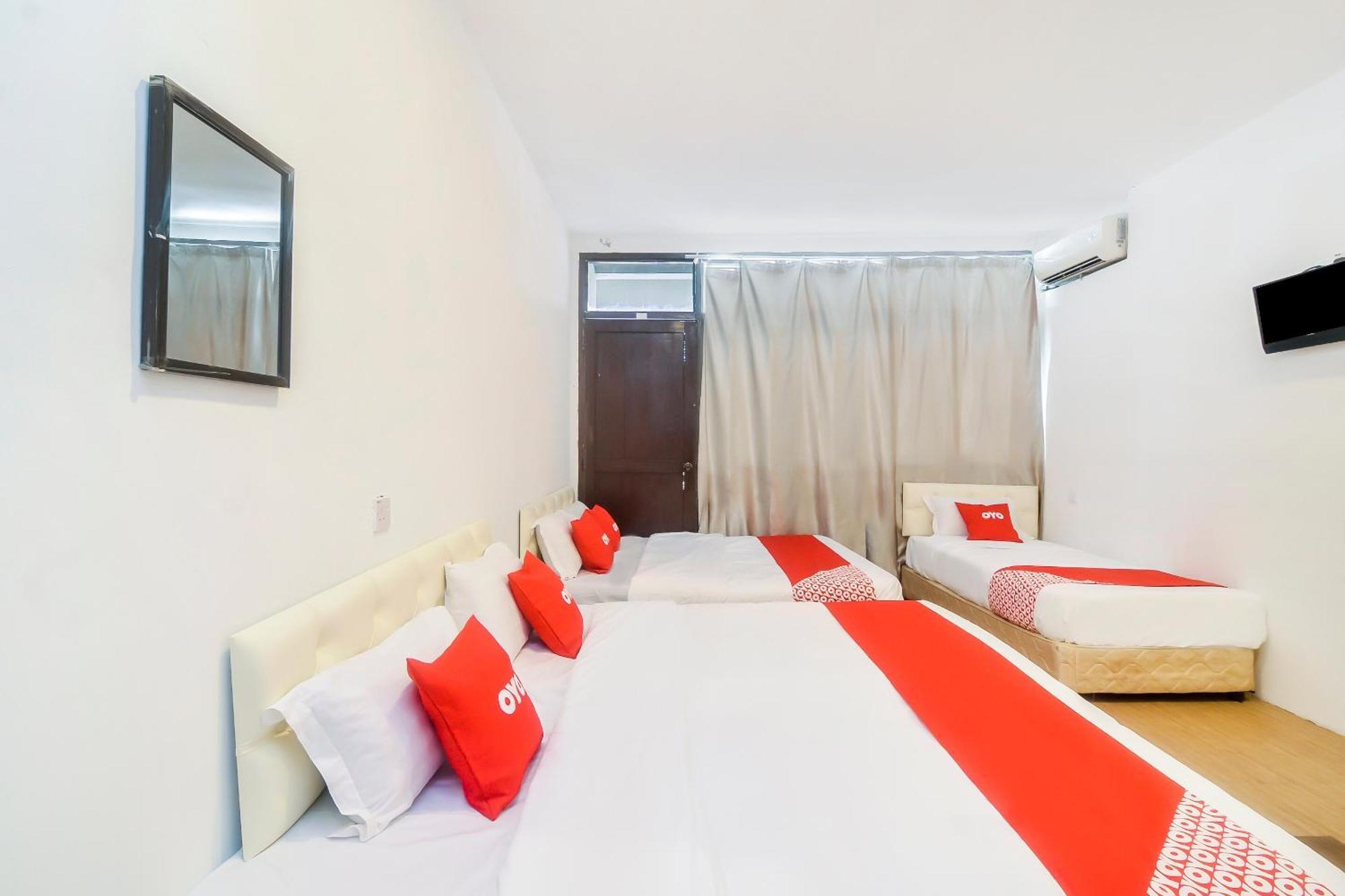 Oyo 44017 L & C Premium Stay Kuching Dış mekan fotoğraf