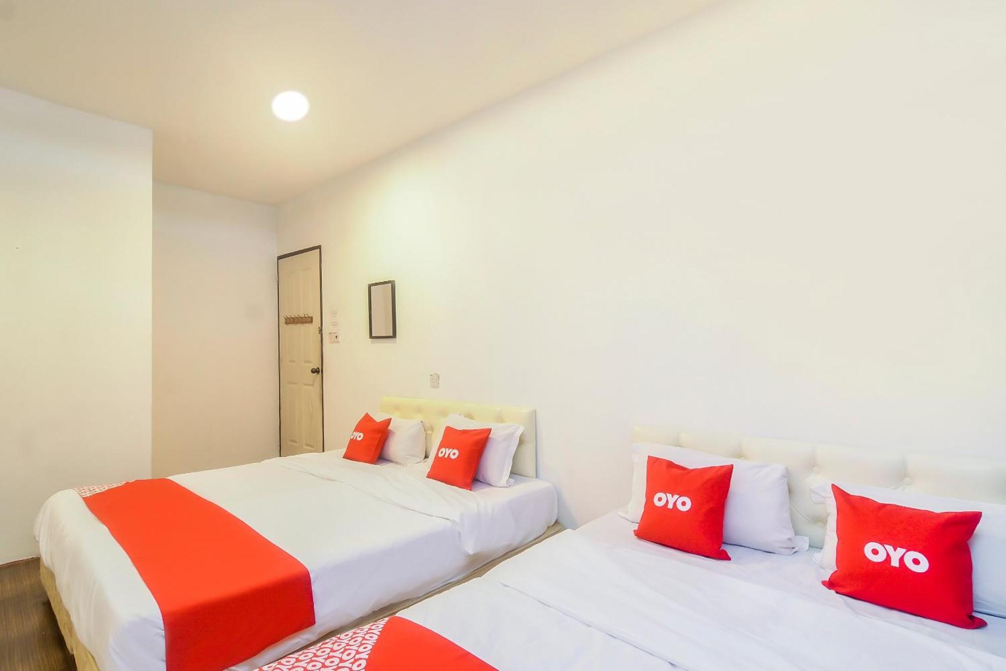 Oyo 44017 L & C Premium Stay Kuching Dış mekan fotoğraf