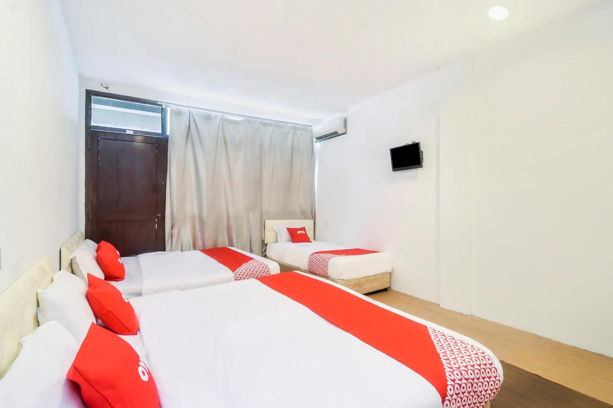 Oyo 44017 L & C Premium Stay Kuching Dış mekan fotoğraf