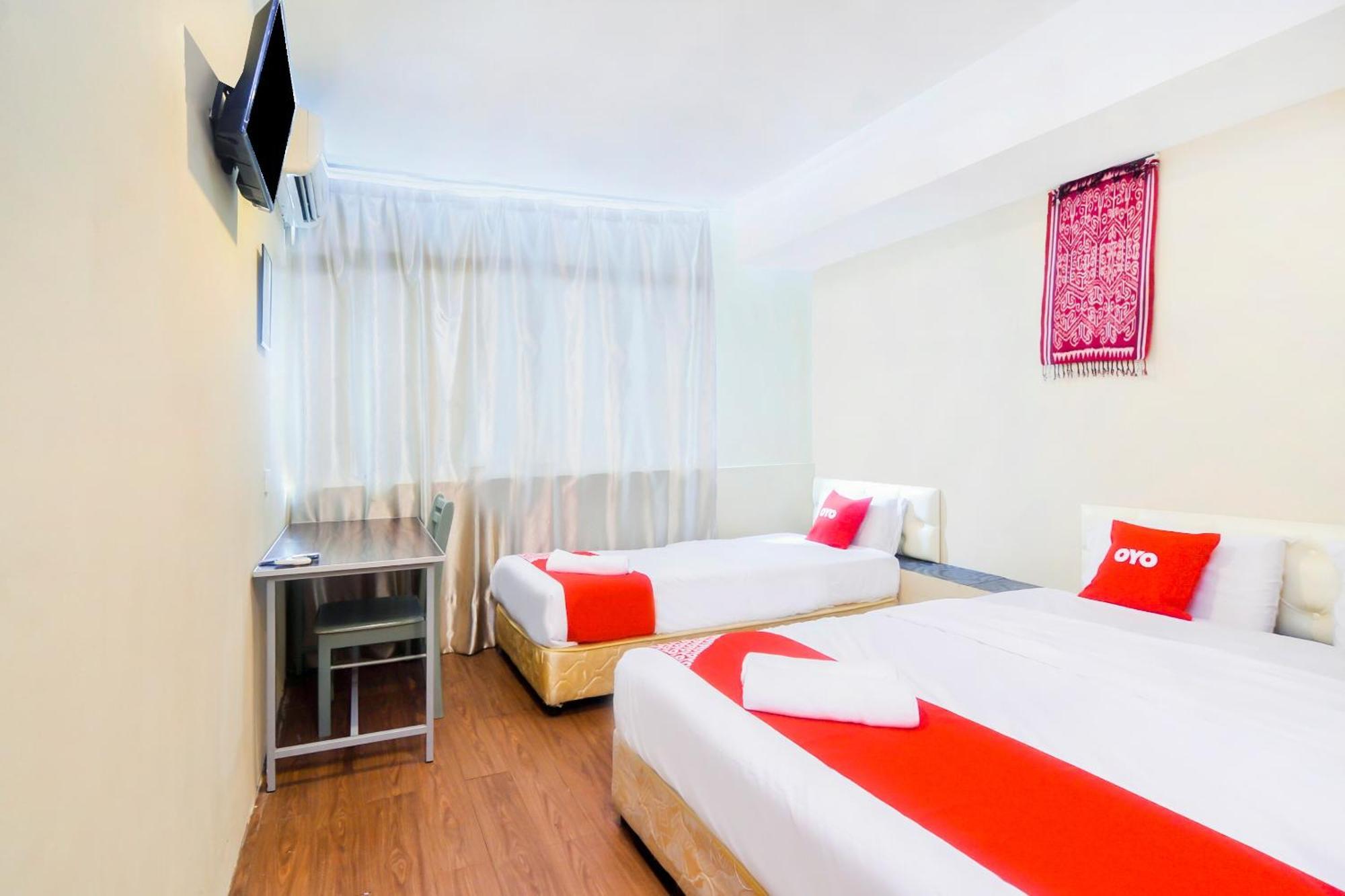 Oyo 44017 L & C Premium Stay Kuching Dış mekan fotoğraf