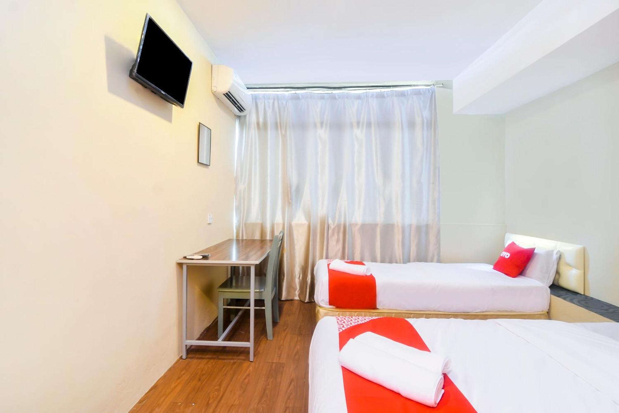Oyo 44017 L & C Premium Stay Kuching Dış mekan fotoğraf