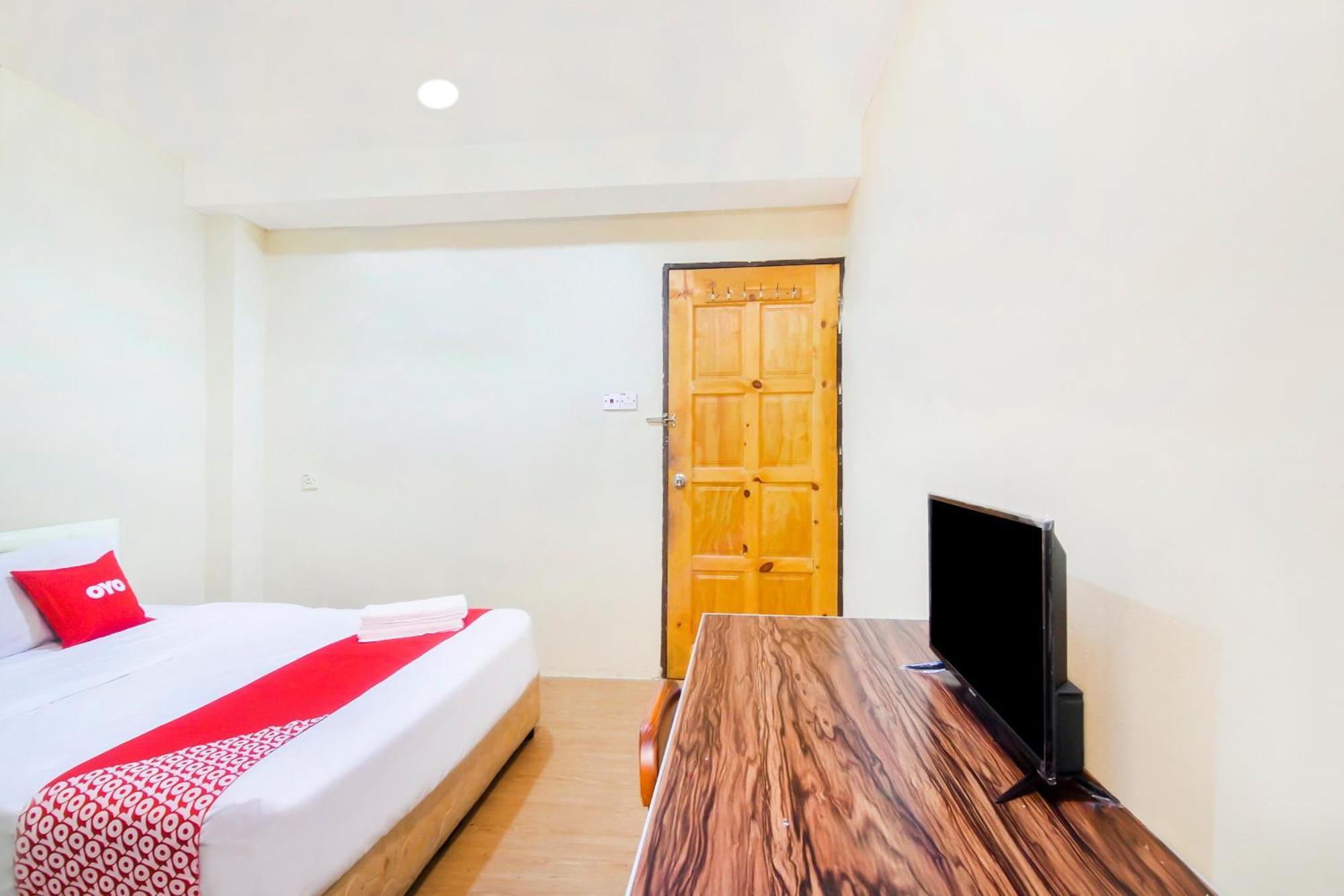 Oyo 44017 L & C Premium Stay Kuching Dış mekan fotoğraf