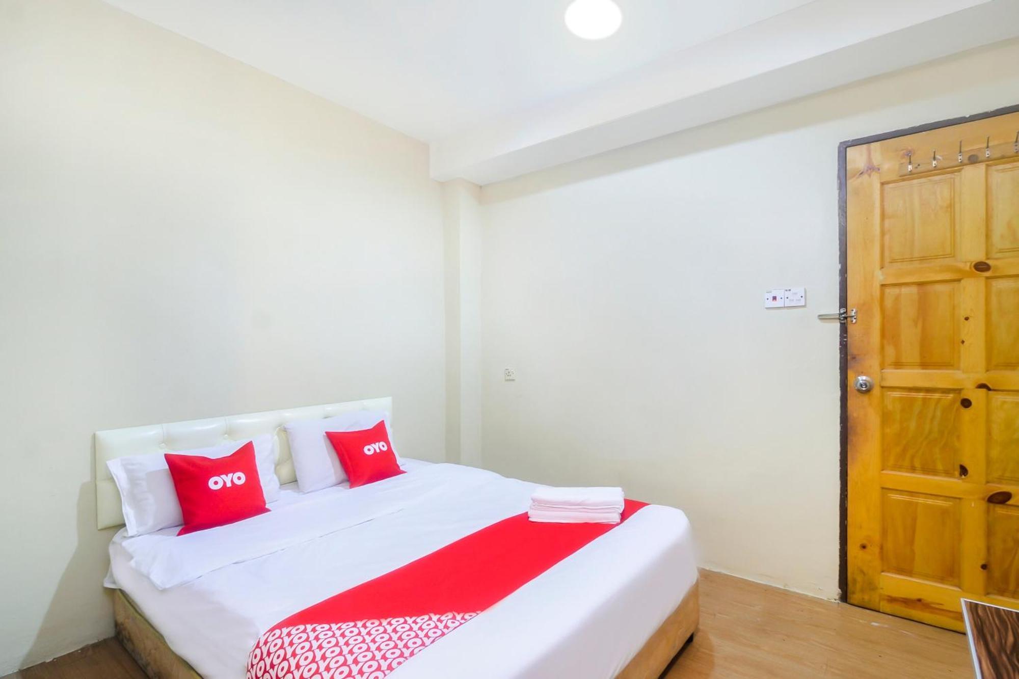 Oyo 44017 L & C Premium Stay Kuching Dış mekan fotoğraf