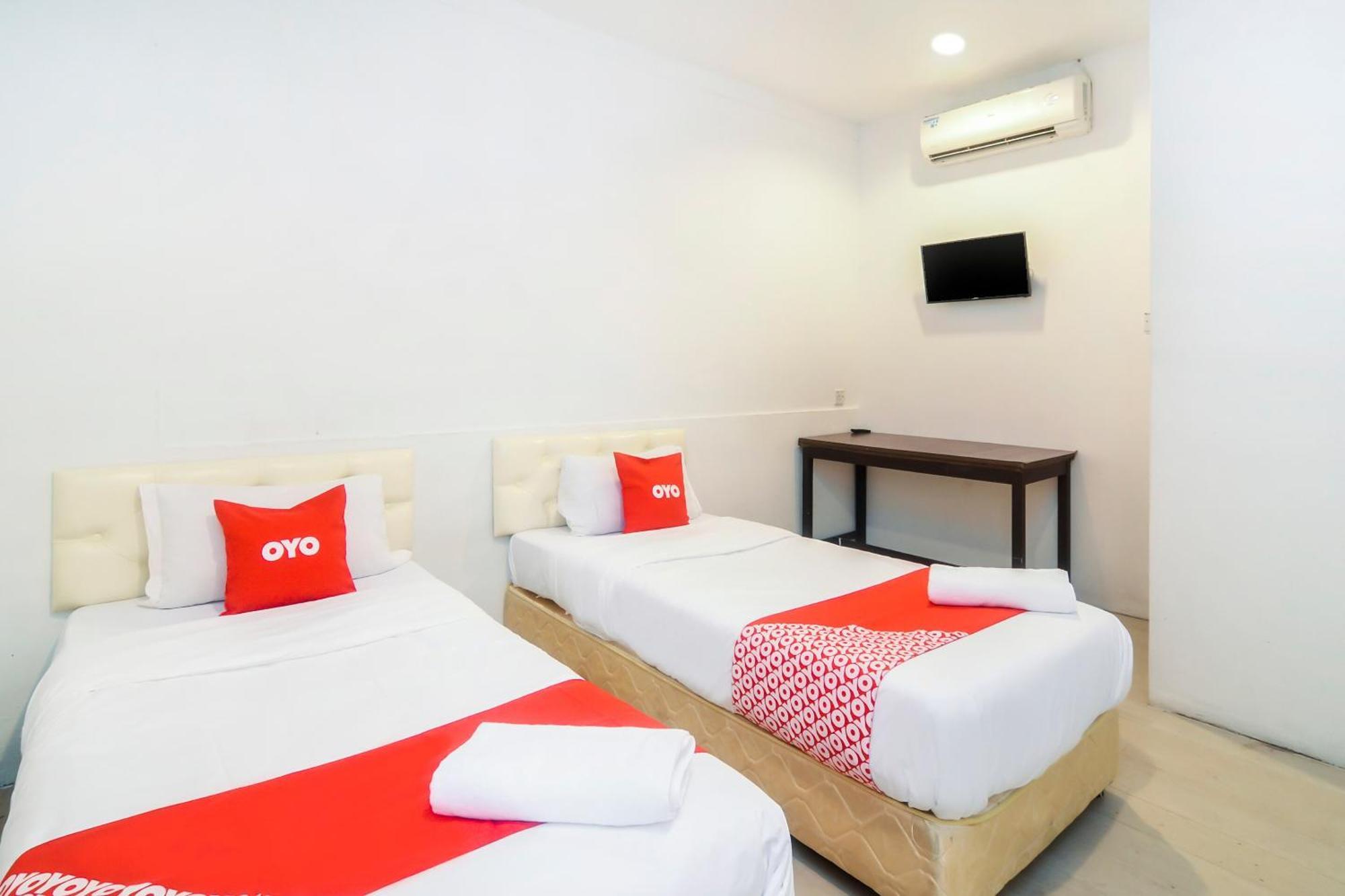Oyo 44017 L & C Premium Stay Kuching Dış mekan fotoğraf
