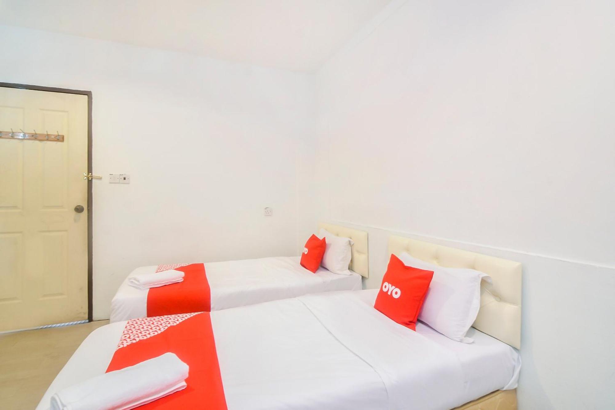 Oyo 44017 L & C Premium Stay Kuching Dış mekan fotoğraf